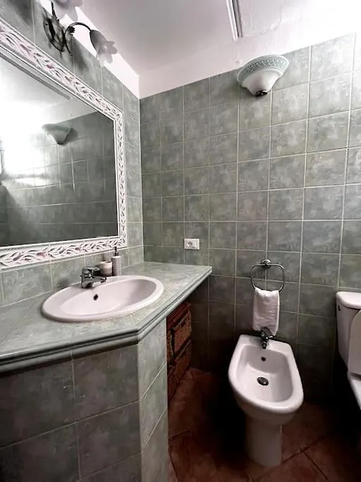 Portopollo Sea View Apartment Zero Budget 帕劳 0*,